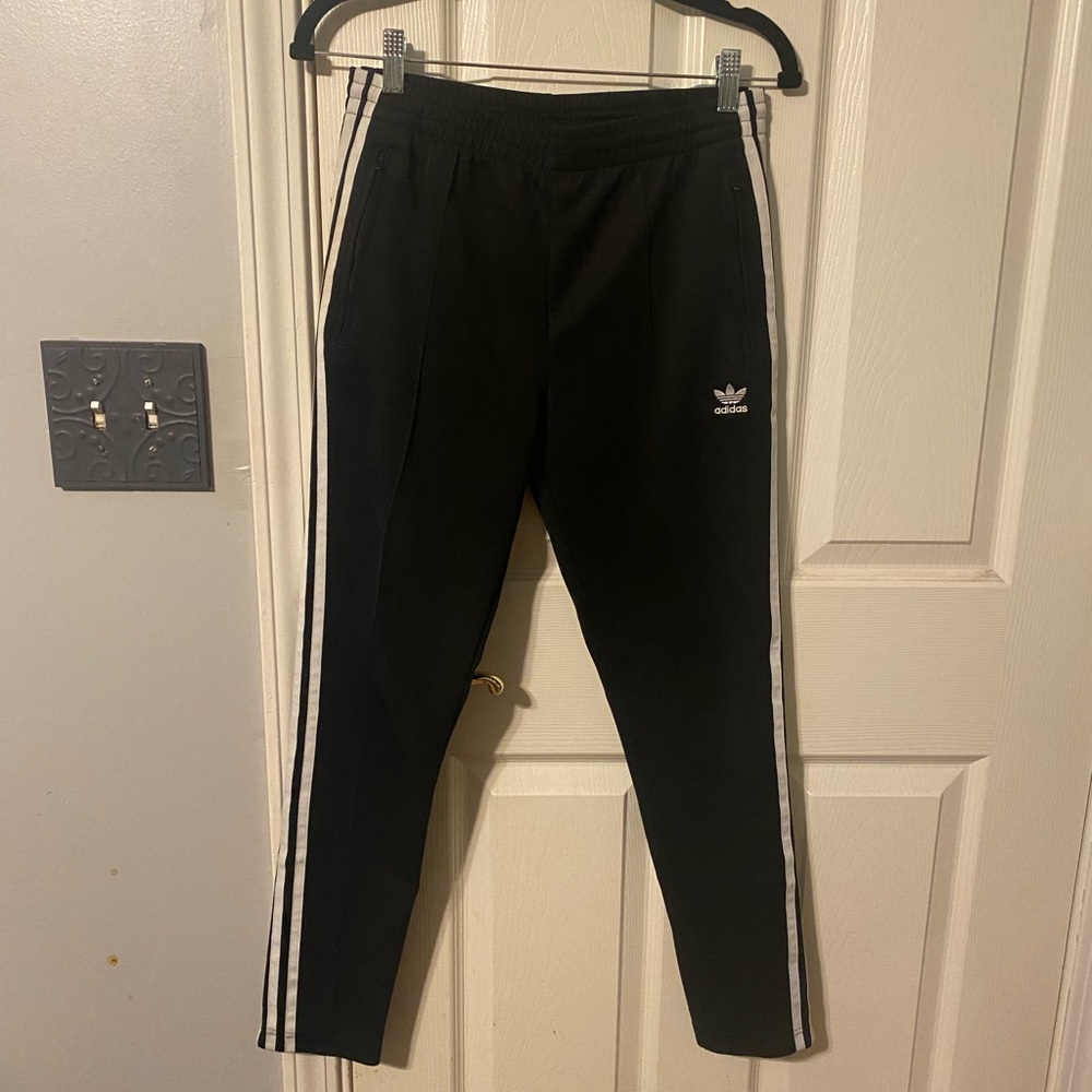 Seamed adidas joggers! Zipper ankle.